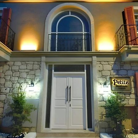 Petite Boutique Hotel Ildiri Екстериор снимка